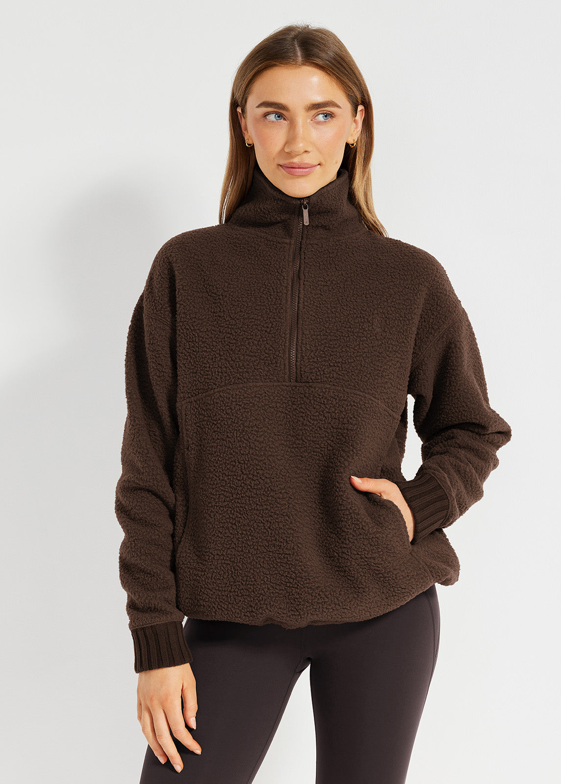 Chaqueta Elva sherpa chocolate con media cremallera