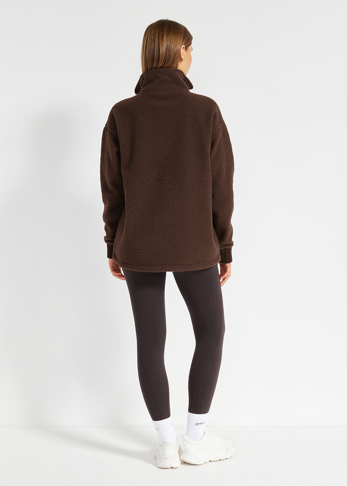 Chaqueta Elva sherpa chocolate con media cremallera